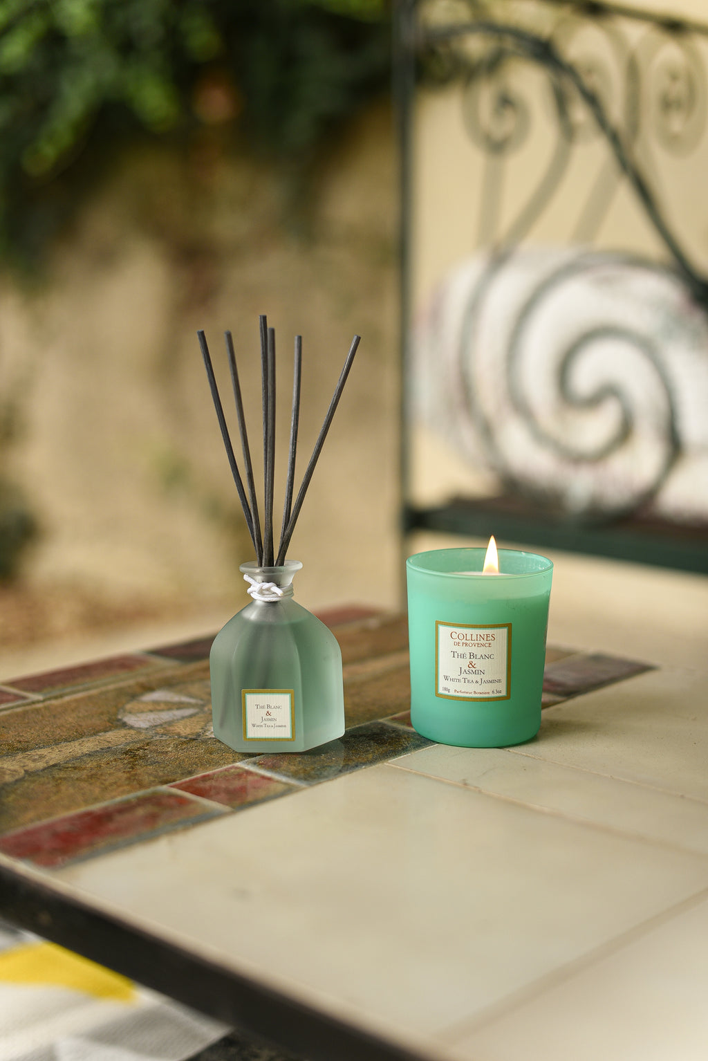 White Tea & Jasmine Scented Candle and Reed diffuser, front view, Collines De Provence