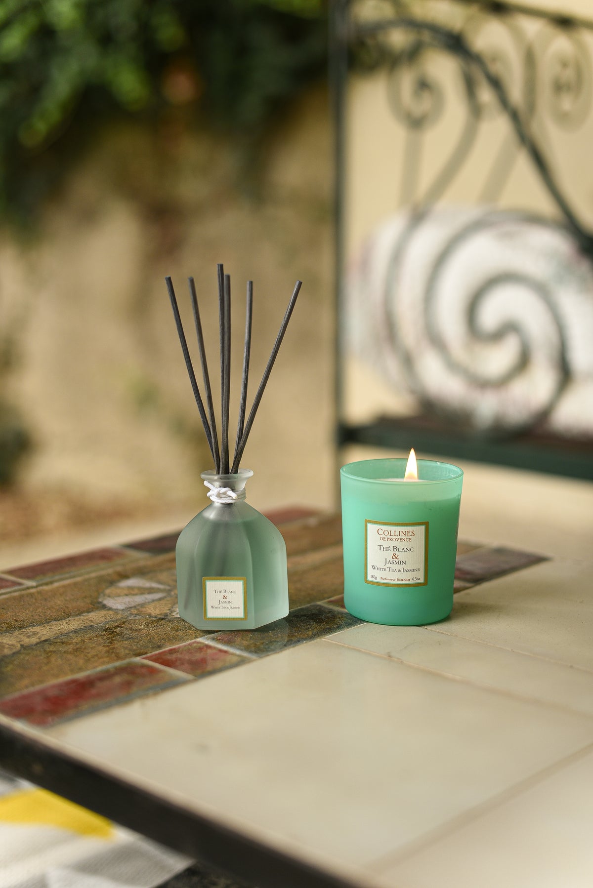 White Tea & Jasmine Scented Candle and Reed diffuser, front view, Collines De Provence