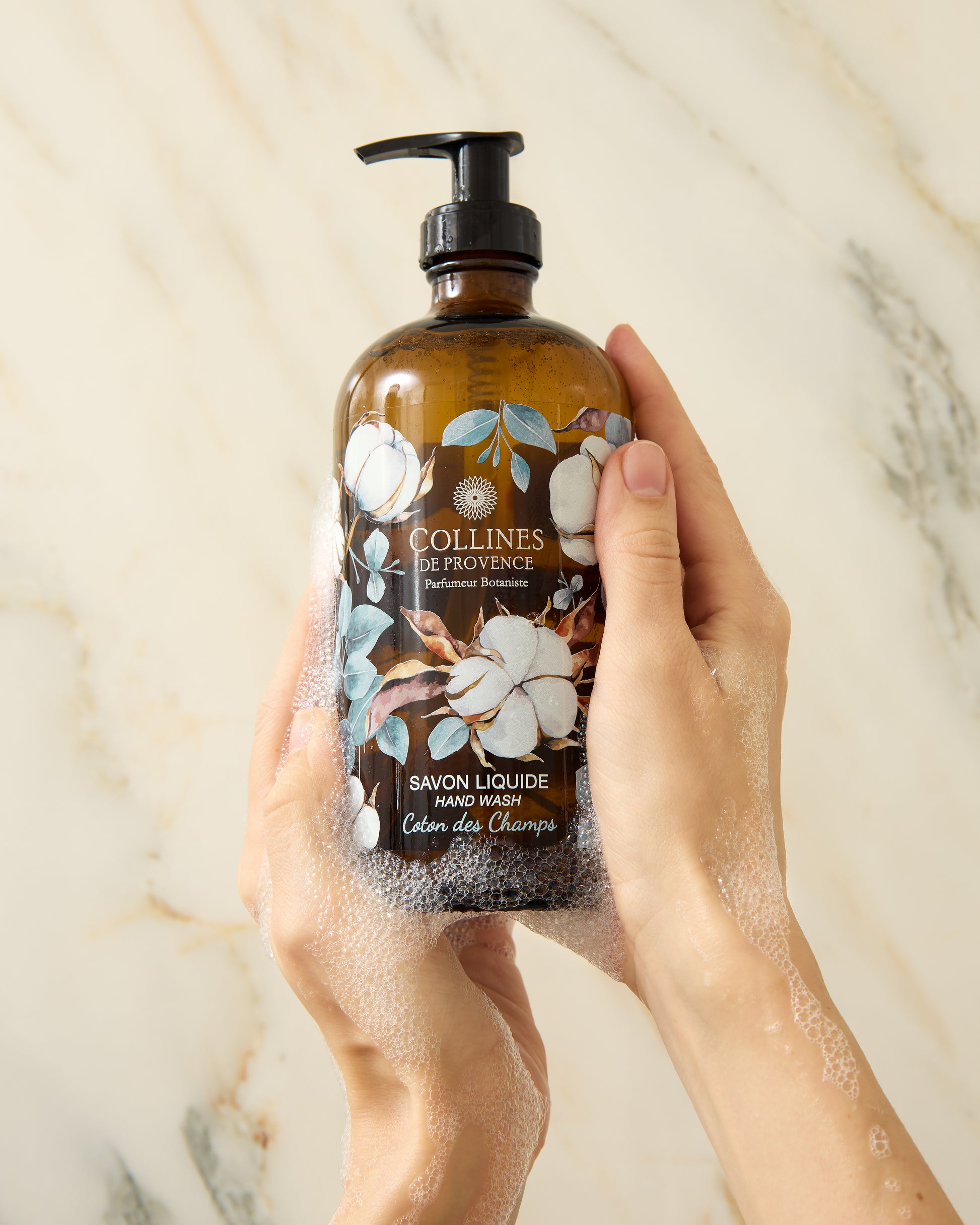 Cotton Breeze Liquid Soap, Holding bottle