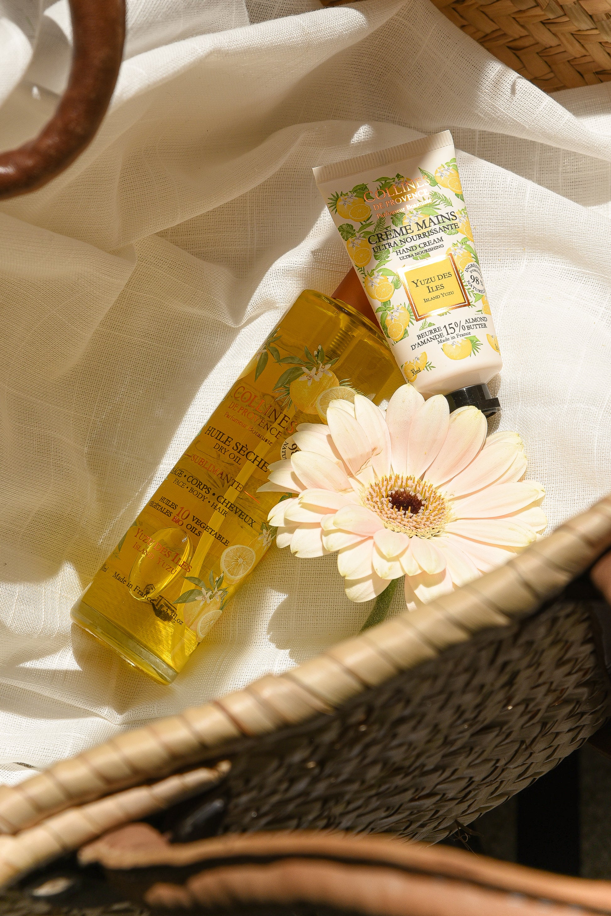 Island Yuzu Dry Oil, with mini hand cream