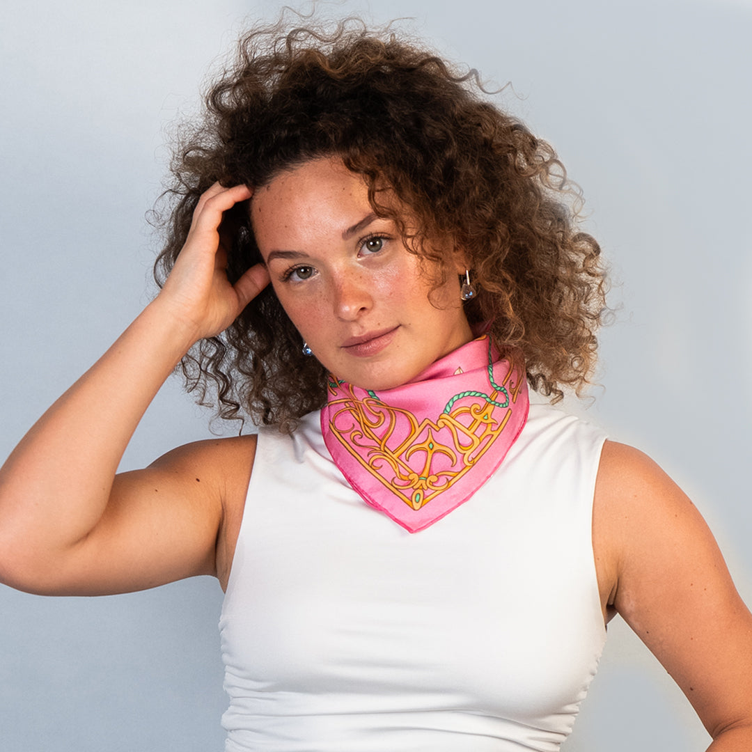 Palais du Maneki-Neko Scarf
