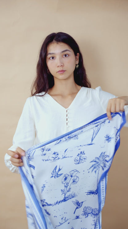 Video tutorial on how to style your scarf